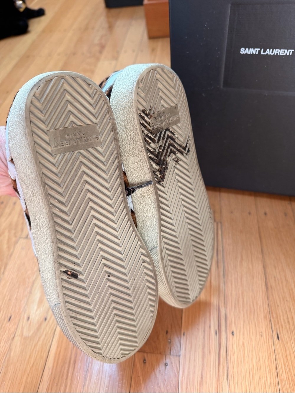 Saint Laurent White Leather Low-Top Sneakers with Leopard Star Detail - Picture 9 of 9